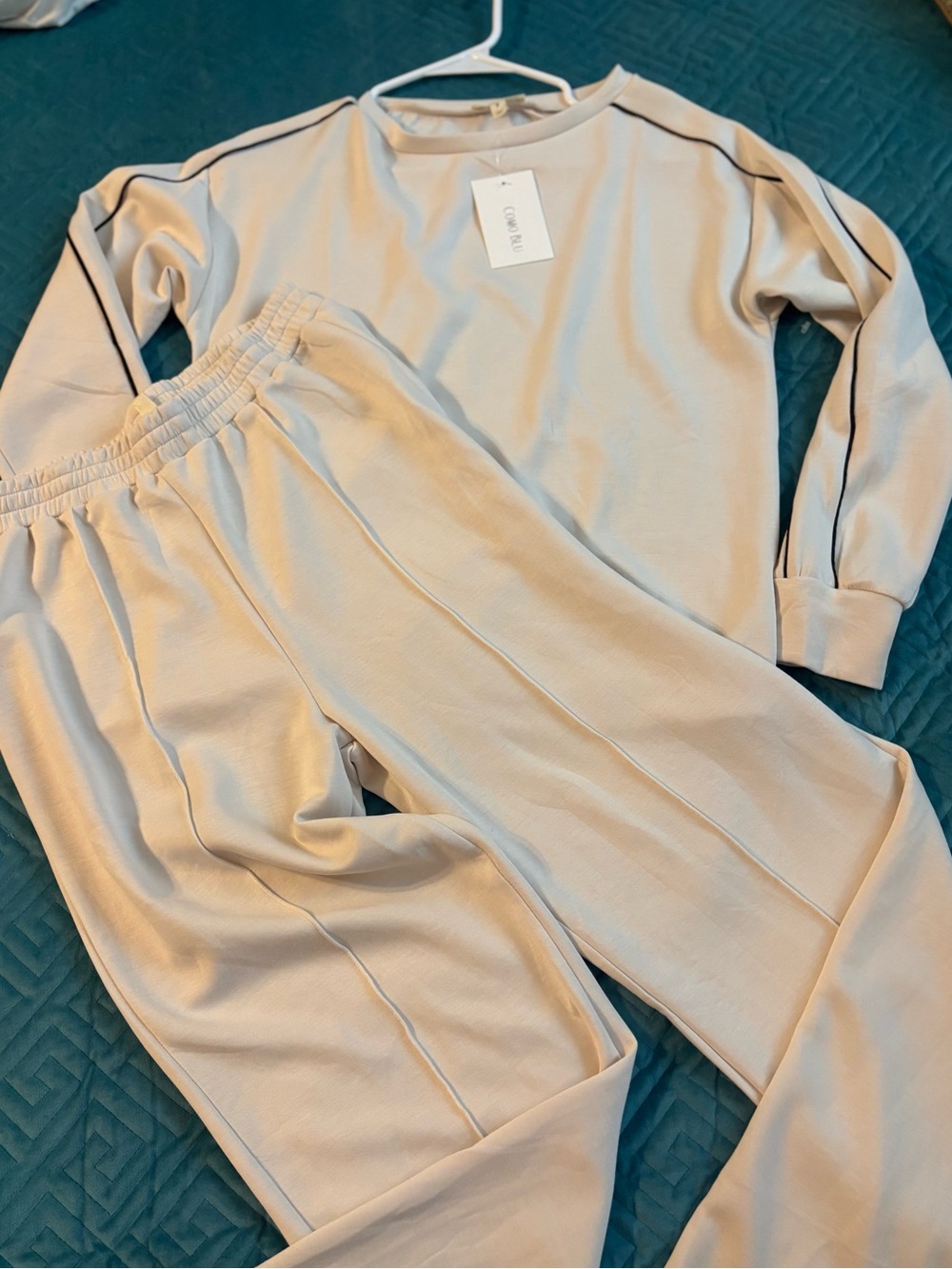 Cozy Cream Lounge Set — Sweatshirt & Joggers